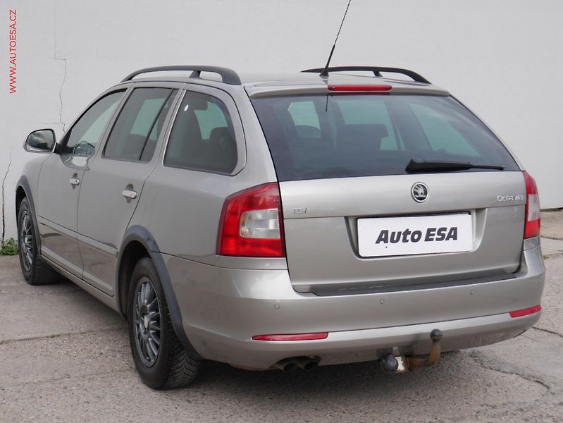 Škoda Octavia (2009) 1.4 TSi, AC - fotka 4 z 15