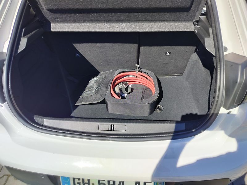 Peugeot 208 e, navigace - fotka 23 z 27