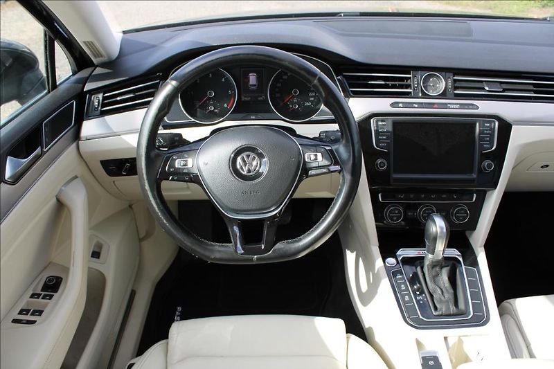 Volkswagen Passat 2,0 TDi  HIGHLINE, 4 x 4, DSG - fotka 14 z 38