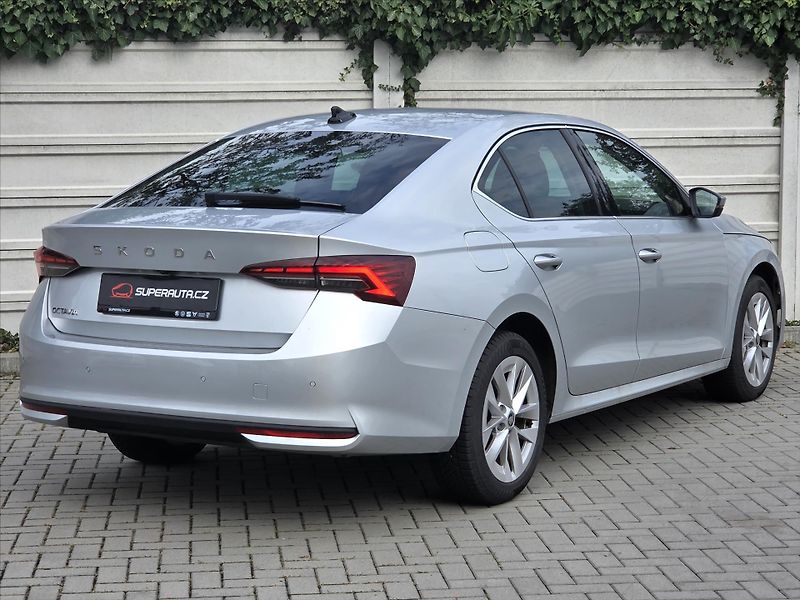 Škoda Octavia 1,5 eTSi DSG Top Selection Zár - fotka 6 z 14