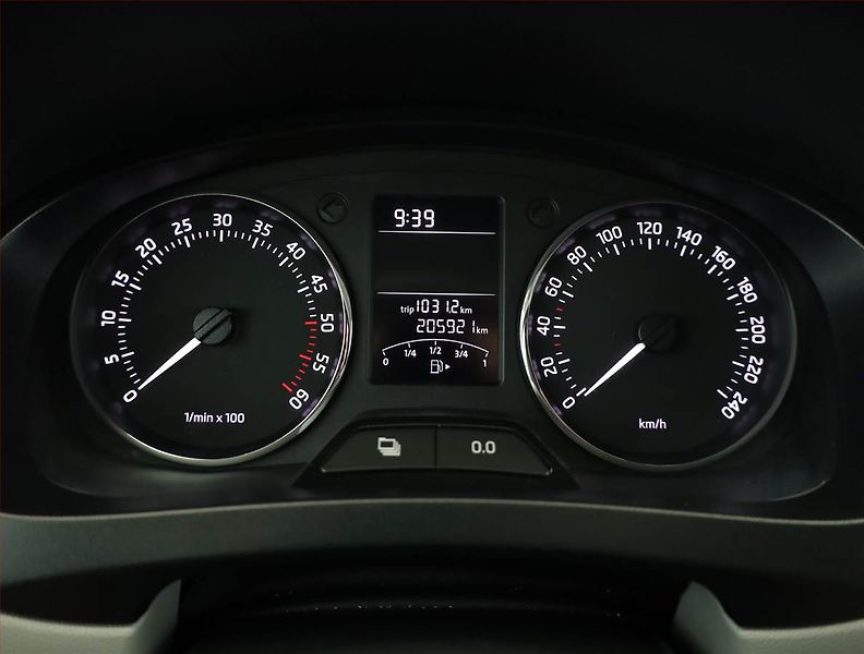 Škoda Rapid (2013) Elegance 1.6 TDI - fotka 9 z 15
