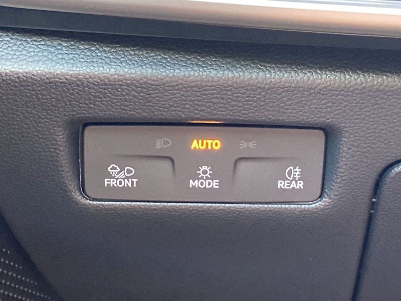 Škoda Superb (2025) Combi 2.0 TDI 4x4 DSG Sportlin - fotka 19 z 38