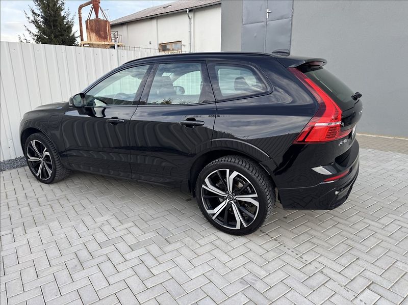 Volvo XC60 2,0 T8 AWD Recharge Plus Dark - fotka 11 z 50