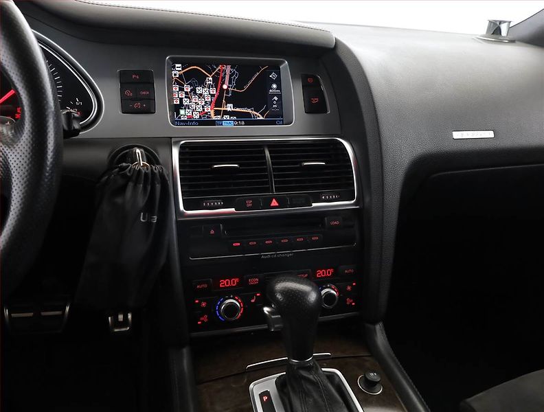 Audi Q7 (2009) S-Line 4.2 FSI , 4X4, Automat - fotka 10 z 17