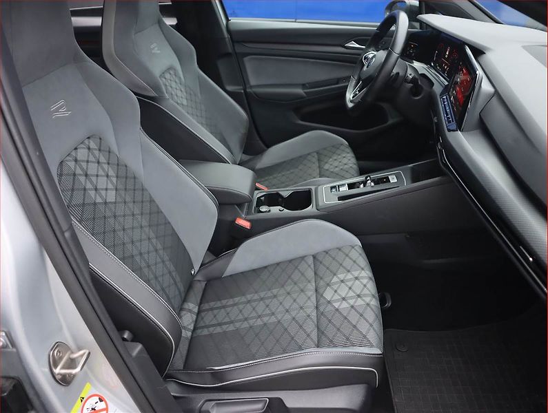 Volkswagen Golf (2021) R-Line 2.0 TDI, Automat, Kůže - fotka 9 z 25