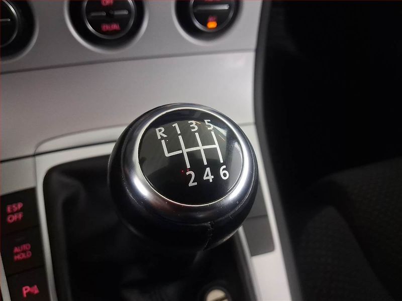 Volkswagen Passat (2009) Comfortline 2.0 TDI - fotka 13 z 16