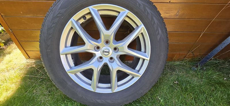 Volvo XC60 (2021) B4 AWD - fotka 29 z 30