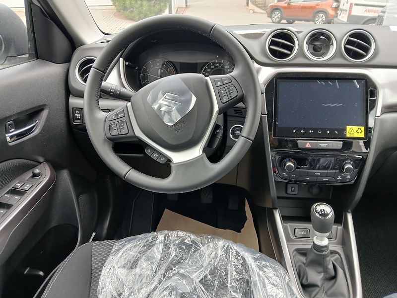 Suzuki Vitara (2026) 1,4 Premium 4x4 hybrid - fotka 7 z 8