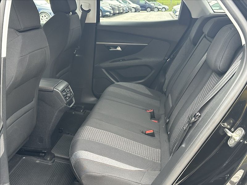 Peugeot 3008 1,5 BlueHDI 130PS  Active - fotka 14 z 55