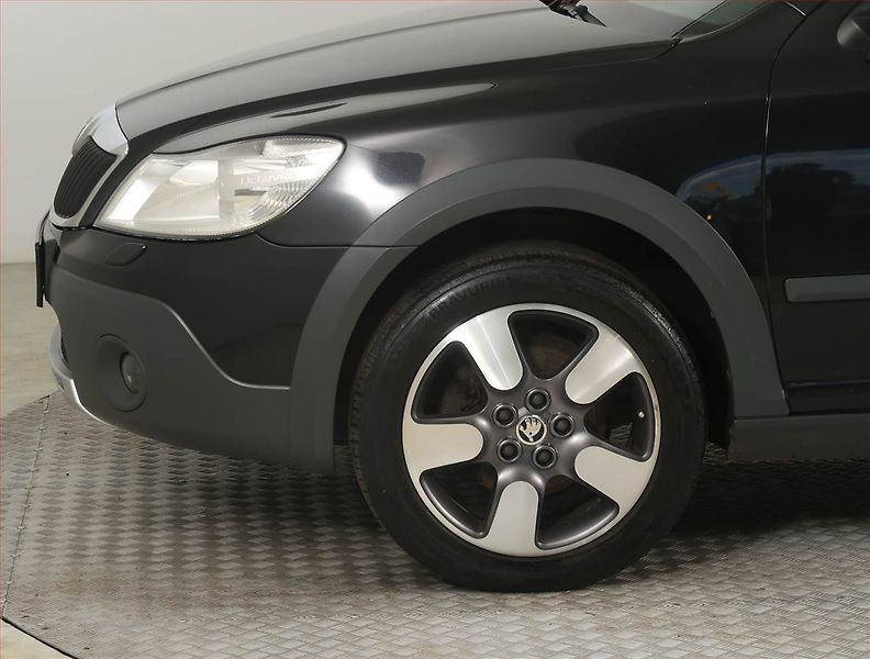 Škoda Octavia (2013) Scout 2.0 TDI, 4X4, Xenony - fotka 14 z 22