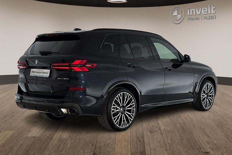 BMW X5 xDrive30d - fotka 3 z 28