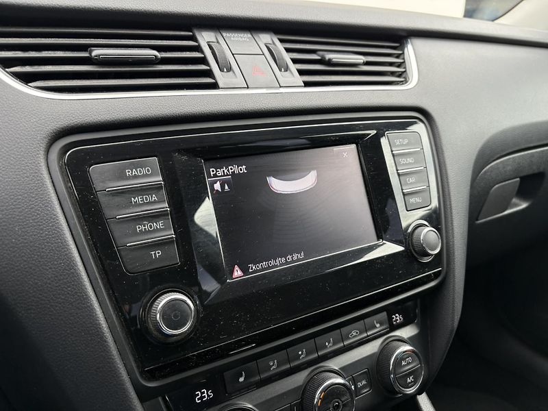 Škoda Octavia 1.4 TSI DSG / 103 kW Elegance - fotka 18 z 21
