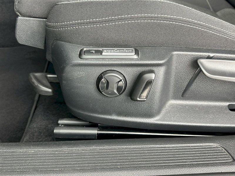 Volkswagen Passat (2022) Business 2.0 TDI 110kW - fotka 26 z 30