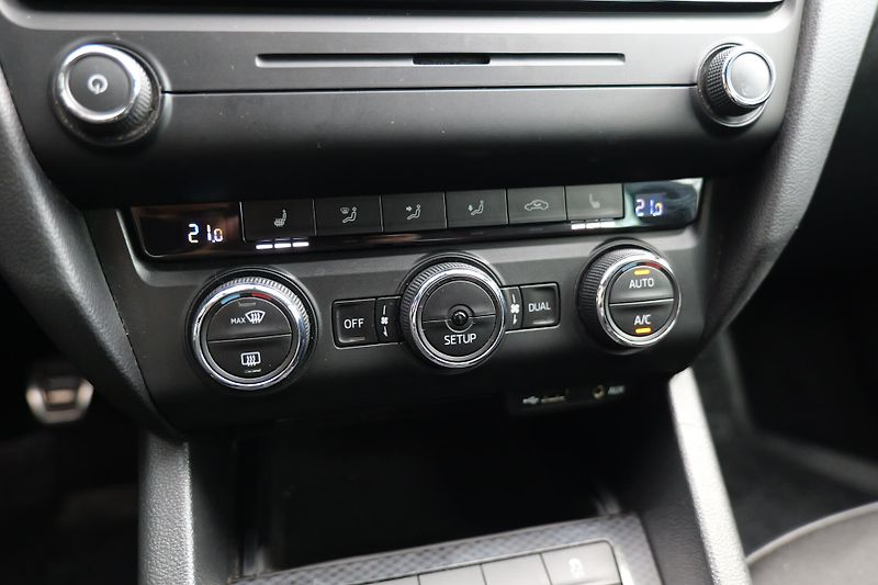 Škoda Octavia 2.0 TDI 135 kW RS Tažné - fotka 31 z 36