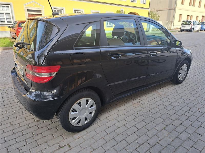 Mercedes-Benz Třídy B B180 i   1,7 - fotka 10 z 35