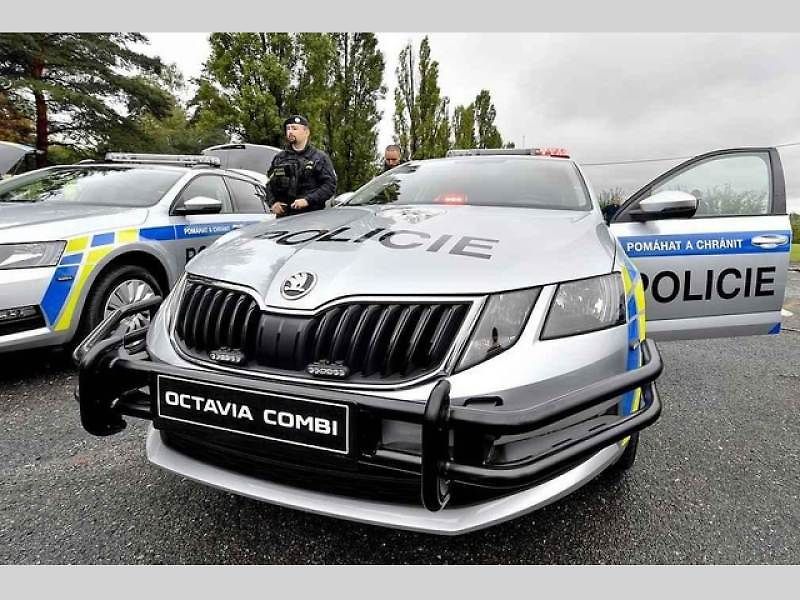 V 70. letech začaly být policejní vozy žluté