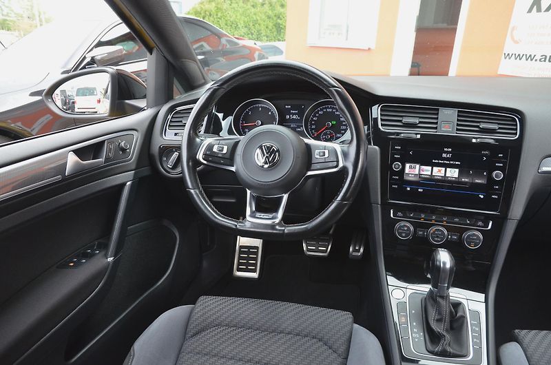 Volkswagen Golf (2017) 1.6 TDi 85kW DSG R-LINE HighL. - fotka 26 z 44