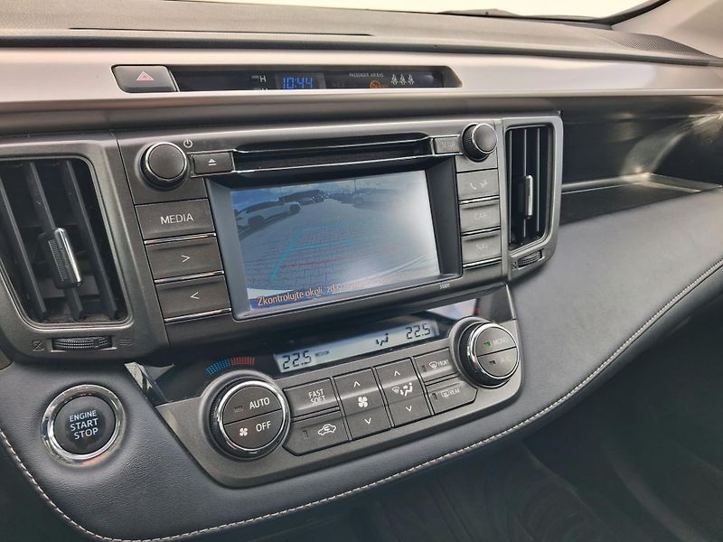 Toyota RAV4 2.2 D-4D Active 4x4 - fotka 17 z 24