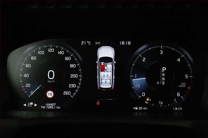 Volvo XC90 (2017) D5 AWD - fotka 8 z 21