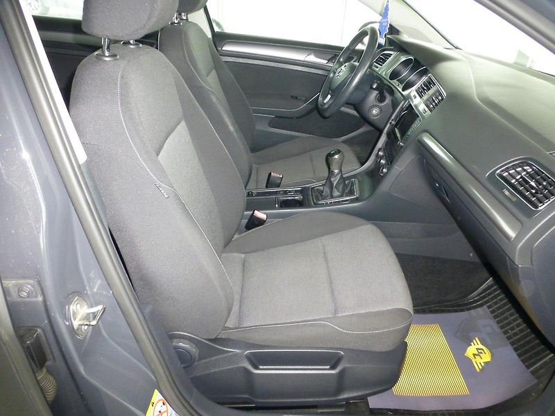 Volkswagen Golf (2014) 1,6TDI*NAVI*TAŽNÉ**ALU**PARK.S - fotka 20 z 26