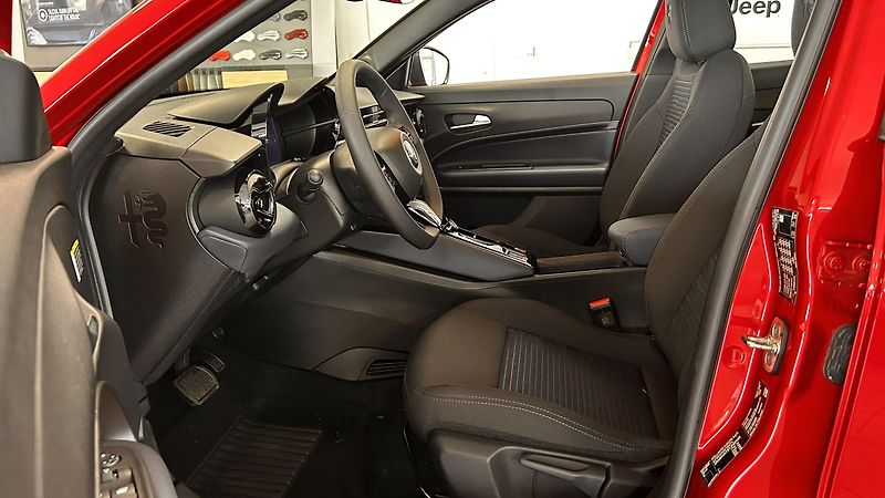 Alfa Romeo Junior 1.2T 145k Ibrida - fotka 8 z 14