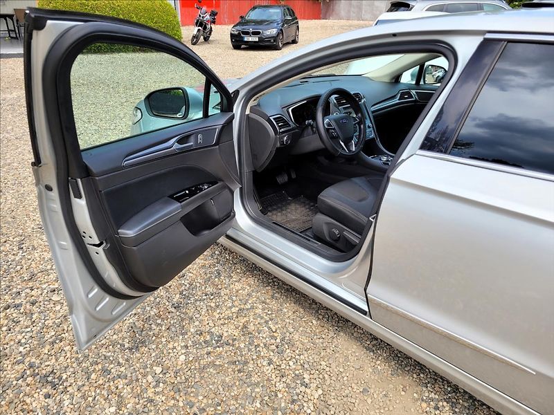 Ford Mondeo 2,0 DA,Limited,xenon,navi,výhř - fotka 7 z 50