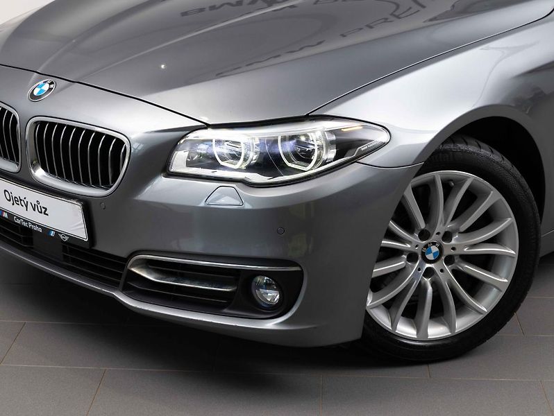 BMW Řada 5 530d xDrive Sedan - fotka 7 z 22
