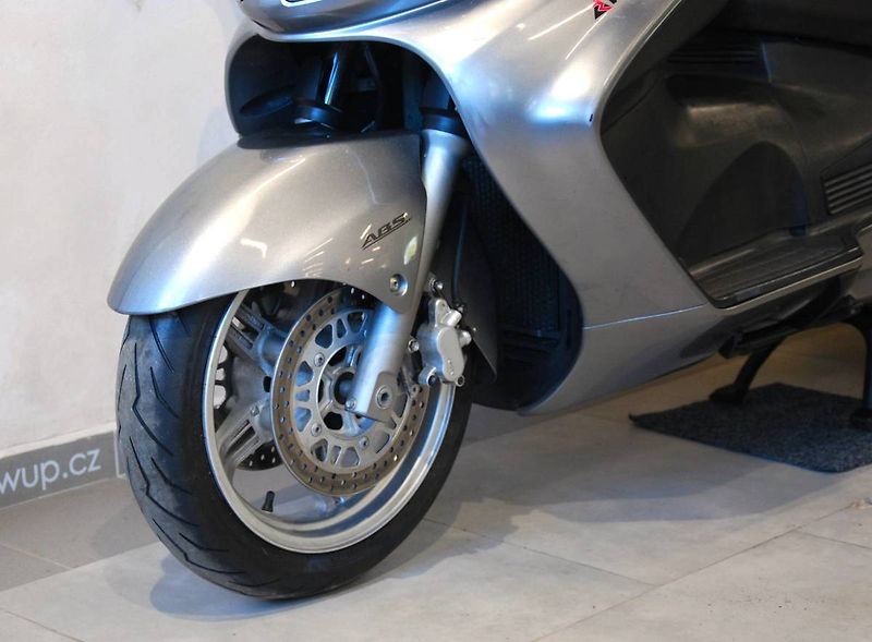 Suzuki Burgman 650 Executive (2007) - fotka 18 z 21