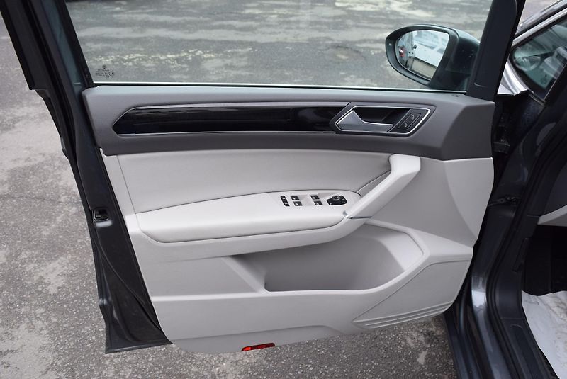Volkswagen Touran (2017) 1.4TSI 110kw HIGHLINE 7M TAŽNÉ - fotka 24 z 50
