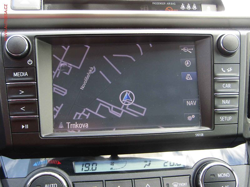 Toyota RAV4 (2016) 2.0 D-4D, TZ, navi, kamera - fotka 17 z 20