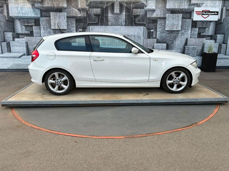 BMW Řada 1 (2008) 118D, 105KW - fotka 5 z 20