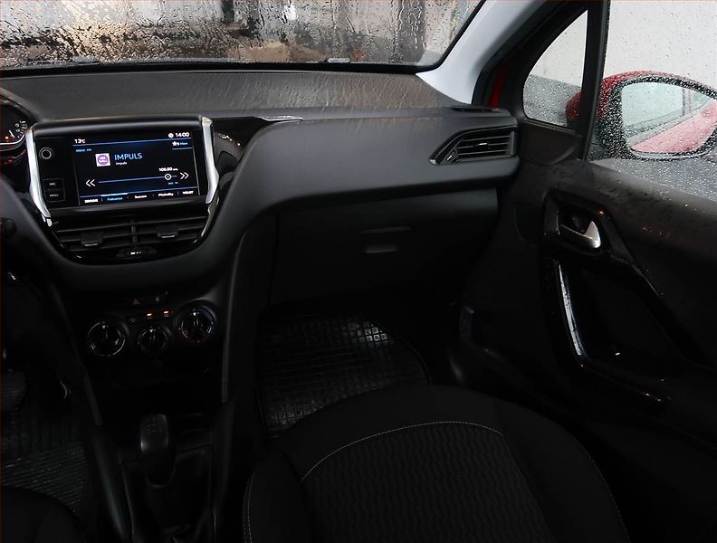 Peugeot 208 (2017) 1.2 PureTech, ČR,1.maj - fotka 8 z 15