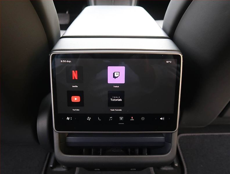 Tesla Model 3 (2023) Standard Range 60kWh, SoH 94% - fotka 17 z 32