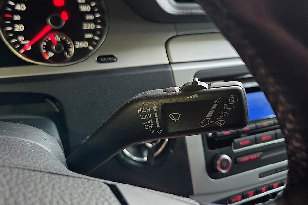 U starších modelů závisel pohyb stěrače výhradně na poloze mechanické páčky., zdroj: Jan Dvořáček