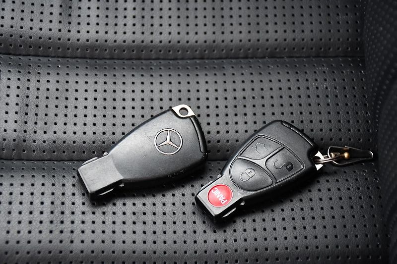 Mercedes-Benz SL 65 AMG V12 Anniversary Edition - fotka 38 z 41