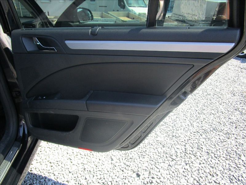 Škoda Superb Combi 2.0TDi 125kW Elegance - fotka 25 z 43