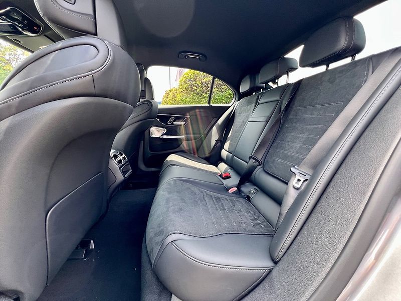Mercedes-Benz Třídy C (2025) 220 d 4MATIC Edition 140 Years - fotka 12 z 29