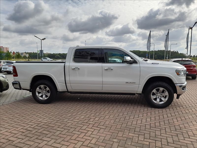 RAM 1500 5,7 HEMI LARAMIE 4x4 - fotka 5 z 33