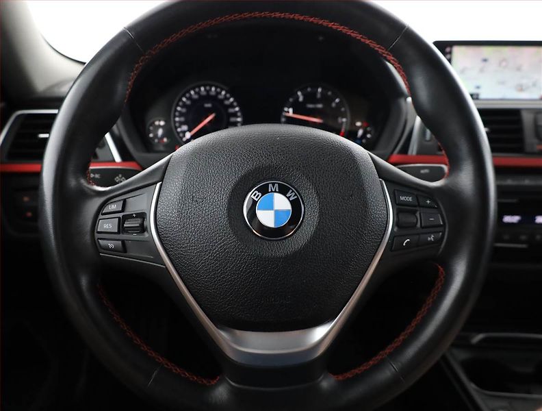 BMW Řada 4 (2018) 420d xDrive - fotka 13 z 19
