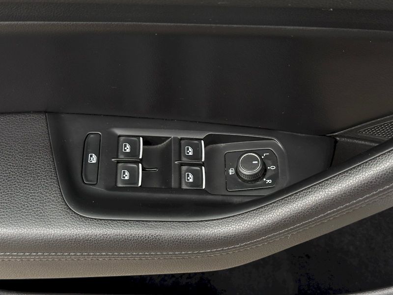 Volkswagen Passat (2018) Variant 2.0 TDI 110 kW - fotka 7 z 24