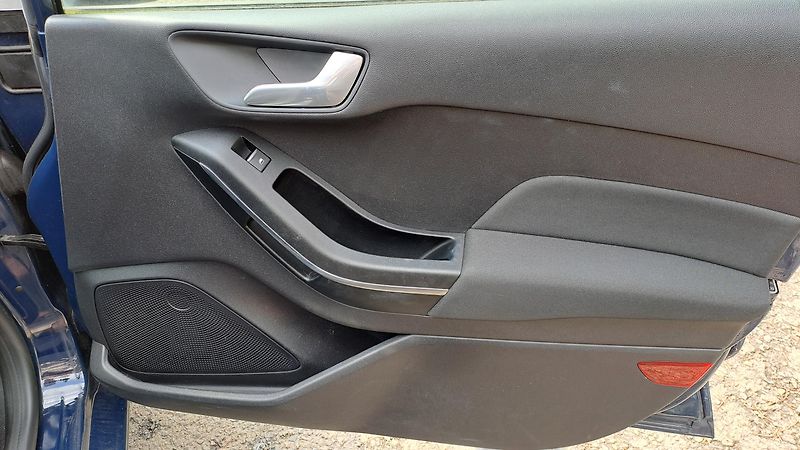 Ford Fiesta 1.0 EcoBoost Titanium - fotka 8 z 26