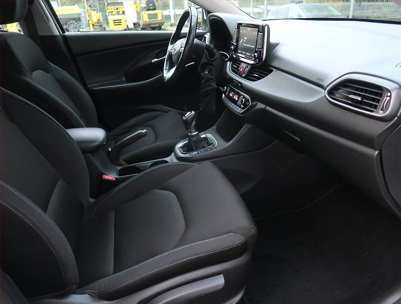 Hyundai i30 (2019) 1.6 CRDi, Tempomat - fotka 9 z 19