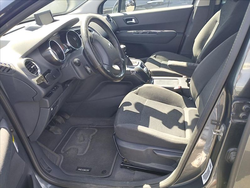Peugeot 5008 1,6 HDi 82KW - fotka 7 z 14