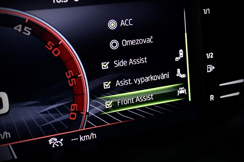 Škoda Superb 3 FL Combi 2.0 TDI 110 kW DSG - fotka 30 z 48