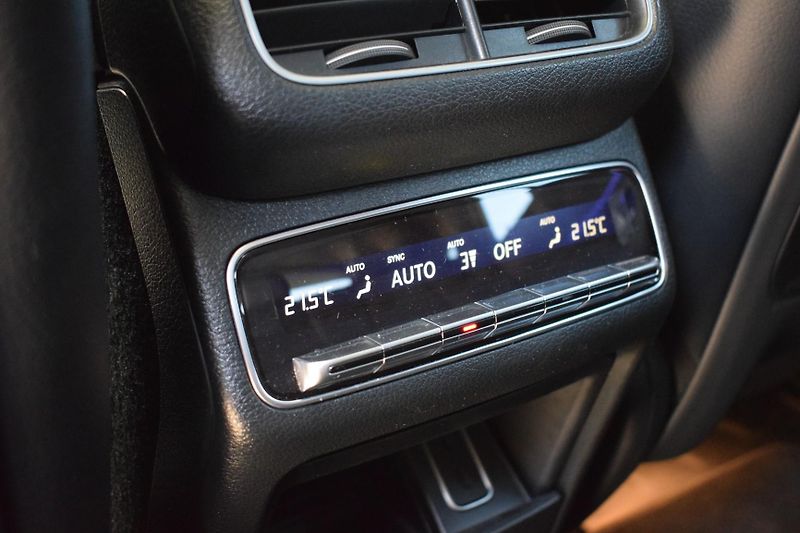 Mercedes-Benz GLE (2021) 350d AMG/KeyLess/Panorama/Odvě - fotka 27 z 43