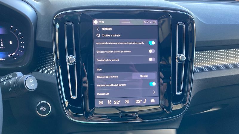 Volvo XC40 ULTIMATE DARK, B4 FWD, 145+10 - fotka 22 z 37