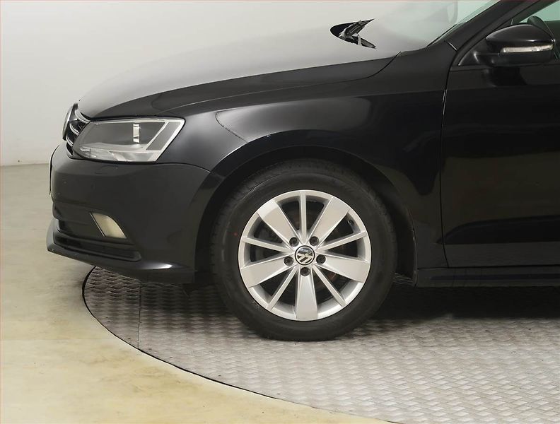 Volkswagen Jetta (2015) 1.2 TSI, Park. senzory - fotka 14 z 20