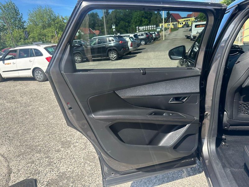Peugeot 5008 (2018) 1.5HDi 96KW/GTLINE/7MÍST/1MAJ - fotka 14 z 46