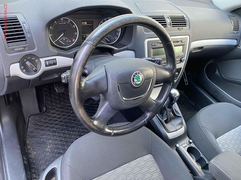 Škoda Octavia (2009) 1.4 TSi, Ambition, park.čidla - fotka 12 z 16