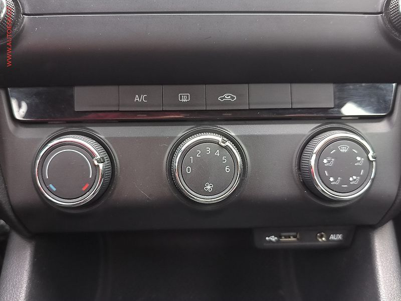 Škoda Octavia (2014) 1.2TSi, Active - fotka 12 z 14